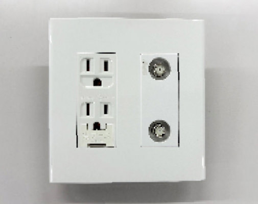 マルチメディアコンセント